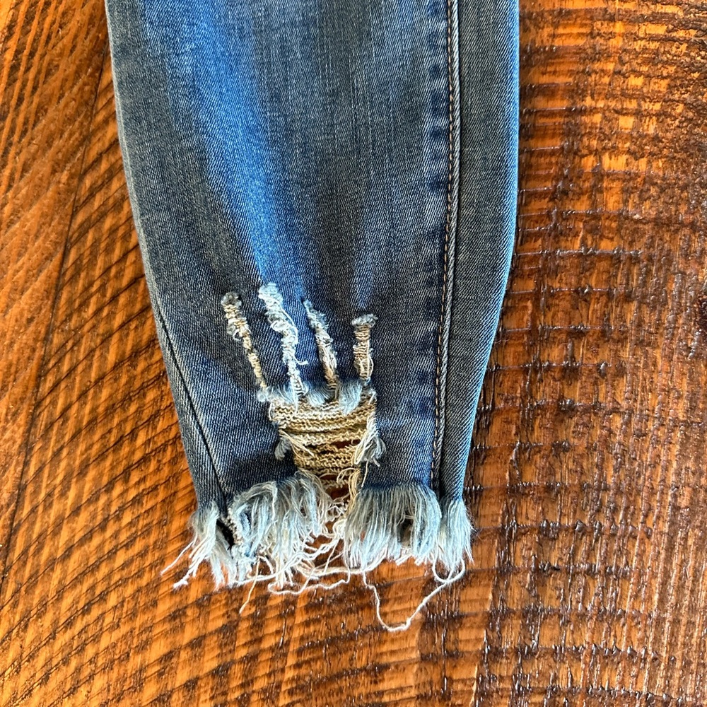Insane One High Rise Distressed Jeans Size 11 - Picture 4 of 9